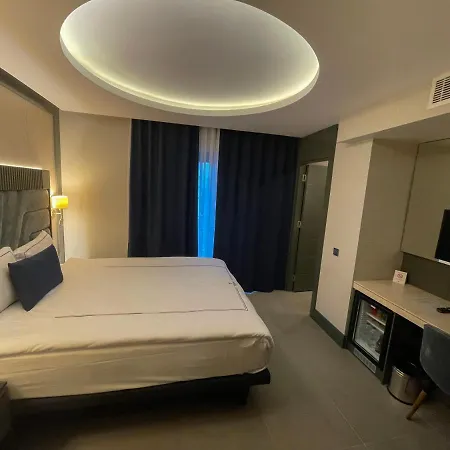 Tuerkay מלון 3*